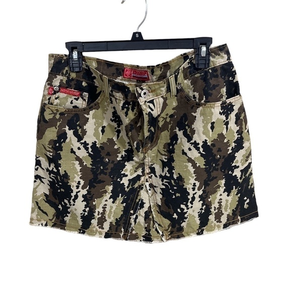 HOT KISS Camo Mini Skirt with Raw Hem Size 11 Retro Y2K Grunge - Picture 1 of 12